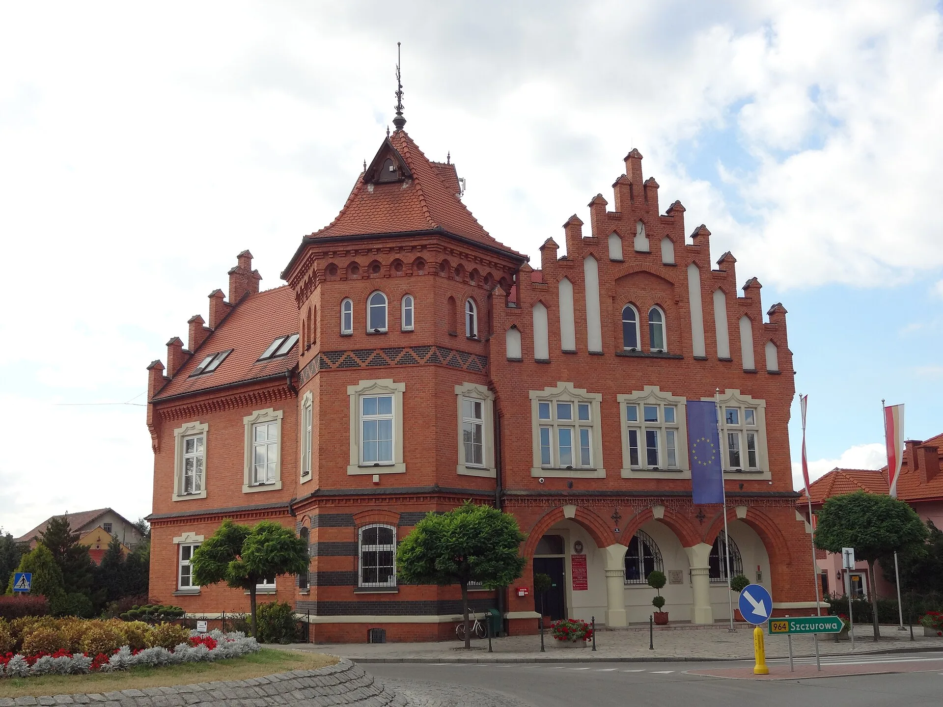 Niepołomice - ratusz Niepołomice, Pl. Zwycięstwa 13, Niepołomice